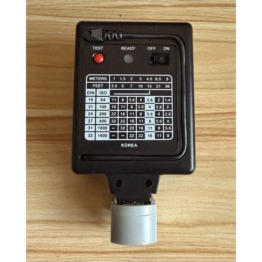 Vivitar Electronic‎ Flash 2000 Universal Shoe Mount Camera Flash - Untested